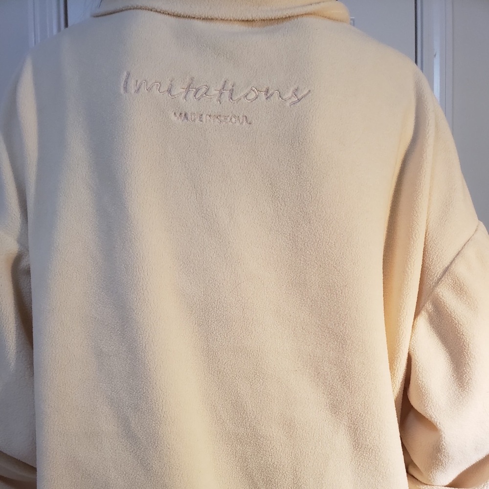 Cute sweater ❤️❤️ - Picture 2 of 3